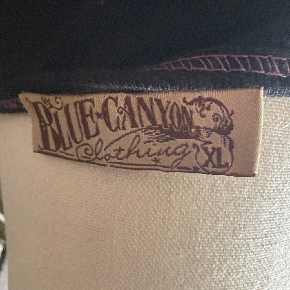 BLUE CANYON ladies New Orleans, crewneck, long sleeve tee. BOURBON. Street NOLA. - Picture 3 of 12